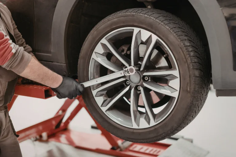 Mobile Mechanic Fleet Service USA — Multi-Vehicle Repair Plans 2 A Fleet Mobile Mechanic Performing On-Site Fleet Repair