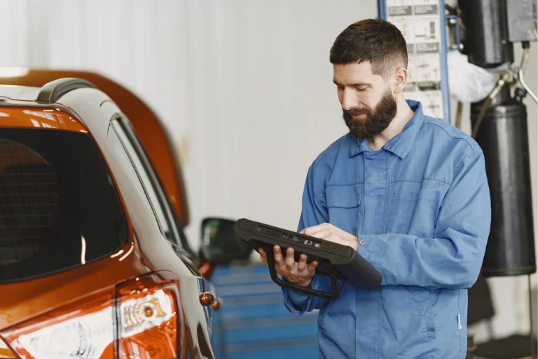 Fleet Vehicle Inspection Checklist: What to Check Every Month 3 Fleet Manager Using a Digital Vehicle Inspection Form